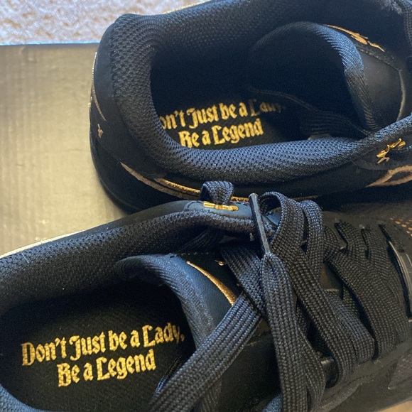 EUC. Nike Air (AirForce 1) women’s size 5.5. Youth size 4. - Picture 3 of 12